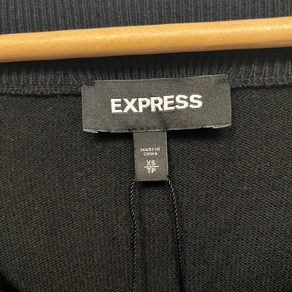 🚨CLEARANCE 0124-155 Express Sweater - Picture 2 of 3